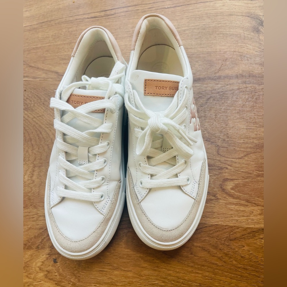Tory Burch sneaker, size 5.5